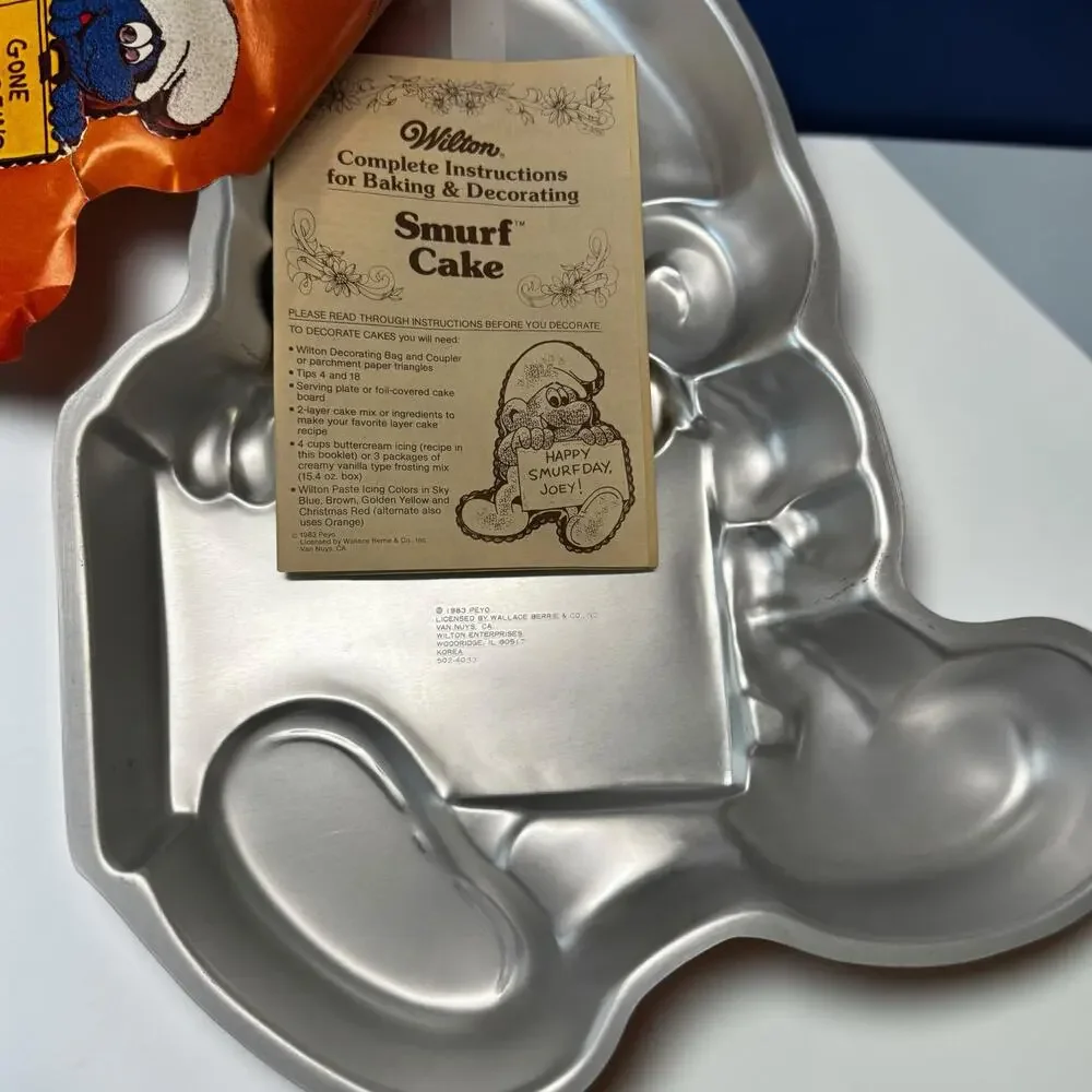 Vintage 1983 Wilton Smurf Cake Pan Holding Sign #2105-5435 Peyo Complete